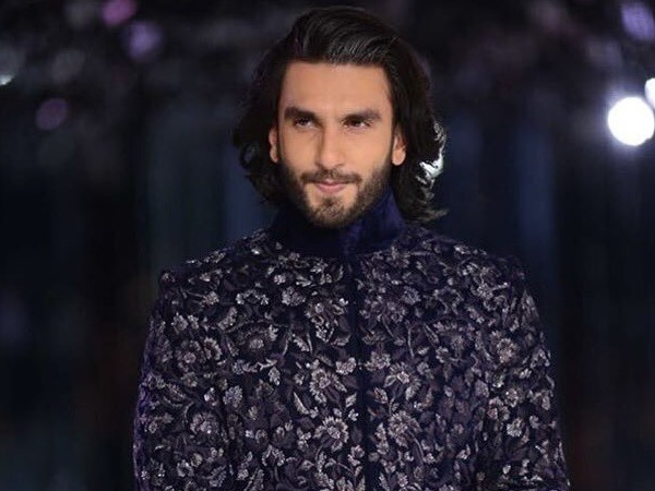 ऋितिक रोशन 9वें तो रणवीर सिंह 10वें नंबर पर ऋितिक रोशन 9वें तो रणवीर सिंह 10वें नंबर पर