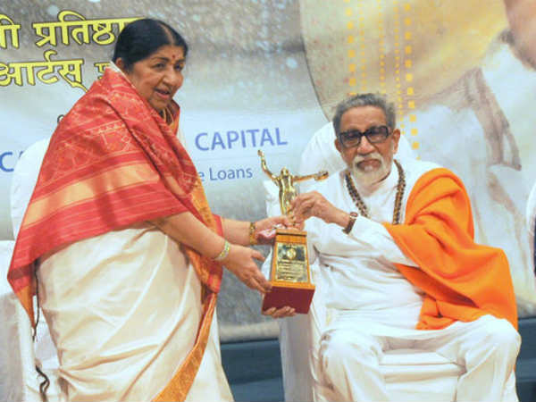 कलाकारों के साथ उनके रिश्‍ते काफी करीबी 