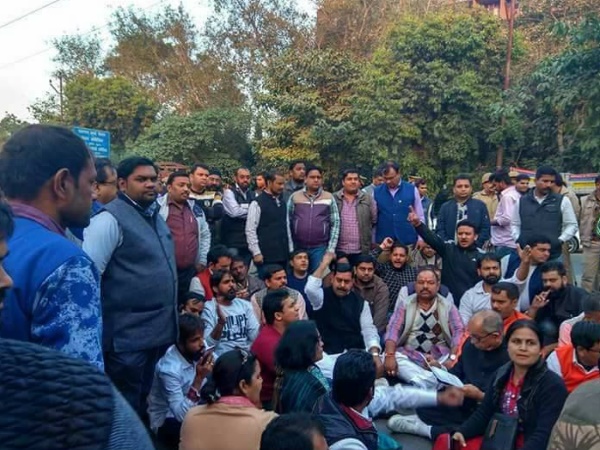 मर्जी से की शादी, फिर भी किया विरोध