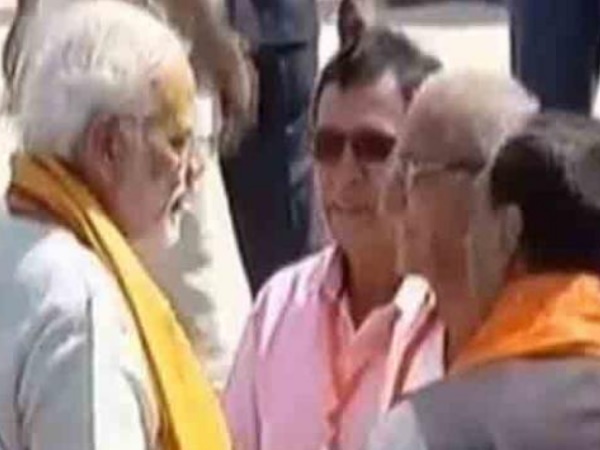 काफिला रुकवा की थी 52 साल पुराने दोस्त से मुलाकात काफिला रुकवा की थी 52 साल पुराने दोस्त से मुलाकात