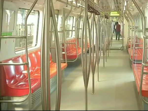 रंगीन डिब्बे