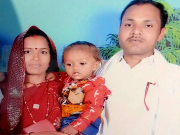 हर दिन लगती है भीड़ हर दिन लगती है भीड़