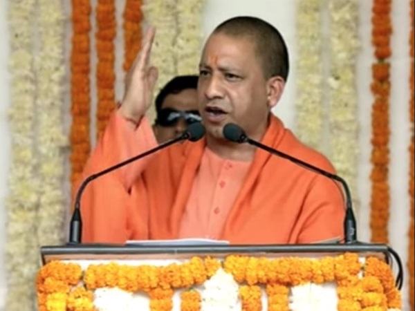 पीएम मोदी बोले- योगी के कपड़ों को लेकर फैलाया जाता है भ्रम