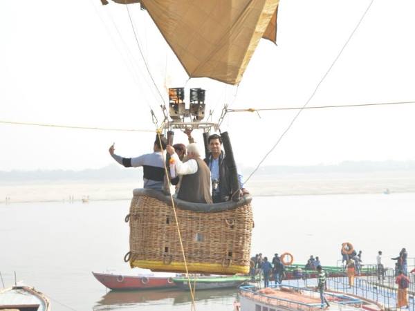 100 फीट की ऊंचाई से बनारस के विहंगम दृश्य