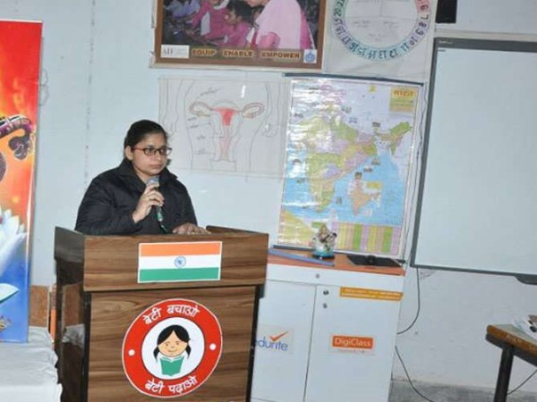 रानी ने कहा- घर की खिड़की टूटी हुई थी