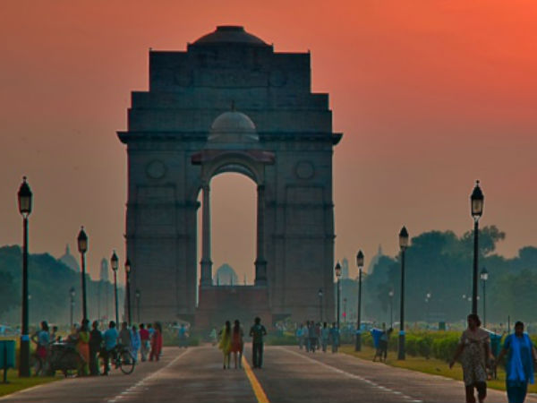 वर्ष लग्नेश चंद्रमा शुक्र साथ तृतीय स्थान में