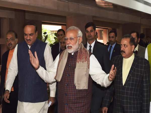 लेकिन राजभवन नहीं जाएंगे पीएम मोदी