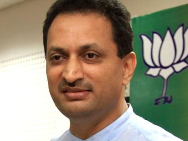 'नीच' शब्द को भाजपा ने गुजरात में चुनावी मुद्दा बना लिया 'नीच' शब्द को भाजपा ने गुजरात में चुनावी मुद्दा बना लिया