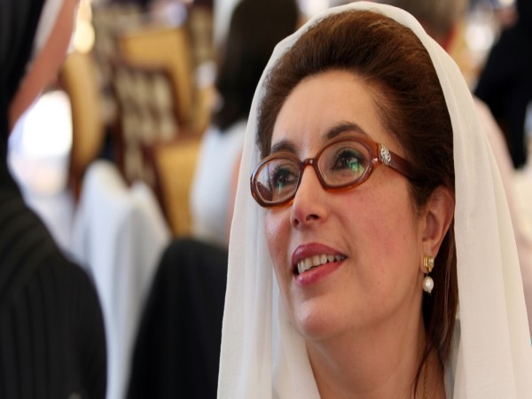 येलो कलर की एमजी कार से चलती थीं बेनजीर येलो कलर की एमजी कार से चलती थीं बेनजीर