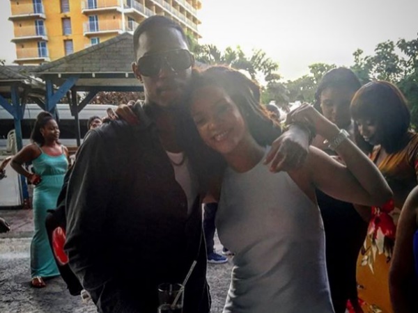 रिहाना ने सोशल मीडिया पर लगाई ये गुहार