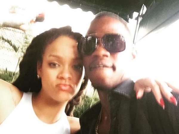 हत्यारे को तलाश रही पुलिस