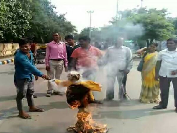 क्या निकलेगा कोई बीच का रास्ता?