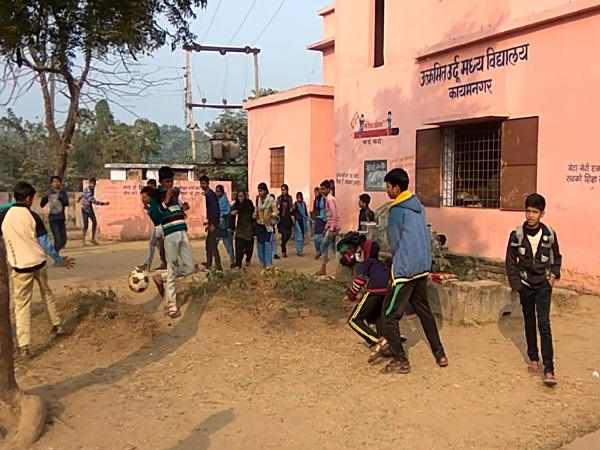 कब्रिस्तान में बना है स्कूल