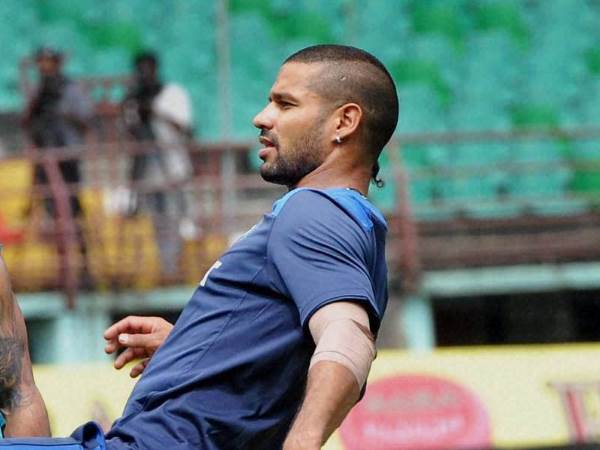 एमिरेट्स एयरलाइन के कर्मचारी ने किया दुर्व्यवहार