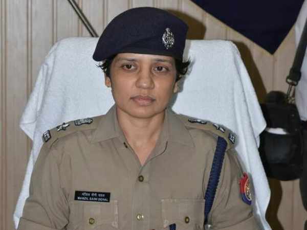 मंजिल सैनी ने इस्तीफे को आगे बढ़ाया