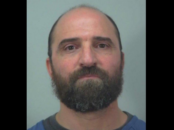 कान काट कर बीच में से छिल दिए बाल