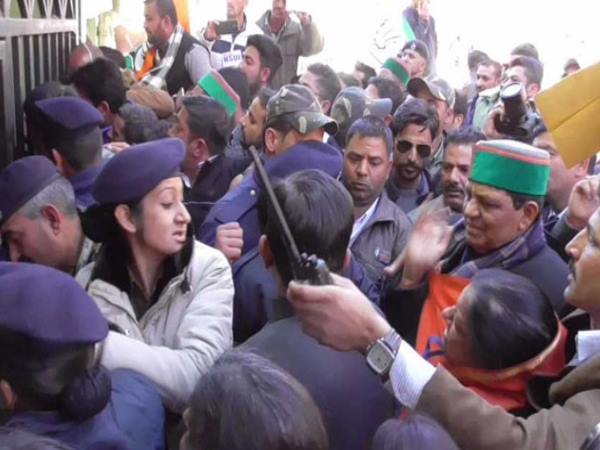 विधायक की मांफी के बाद DGP की महिला कांस्टेबल पर सफाई