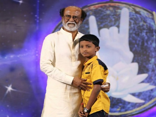 'केवल माता-पिता और भगवान के पैर छुएं'