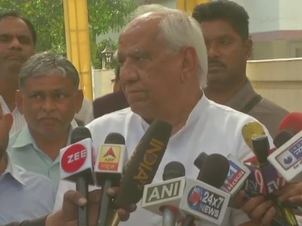 इस्तीफे की बात सही नहीं है इस्तीफे की बात सही नहीं है