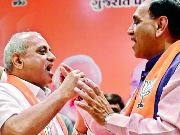 नितिन पटेल को इस बार मिले हैं ये मंत्रालय नितिन पटेल को इस बार मिले हैं ये मंत्रालय