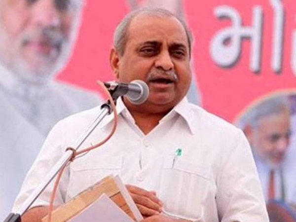 मंत्रालय बदले जाने से नाराज हैं नितिन पटेल मंत्रालय बदले जाने से नाराज हैं नितिन पटेल