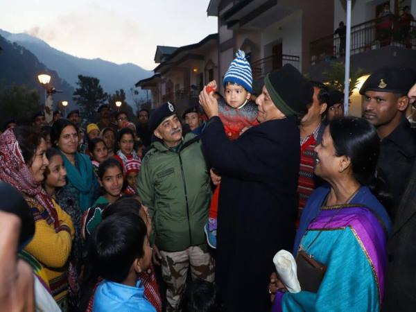 आईटीबीपी कर्मियों के साथ नए साल का जश्न