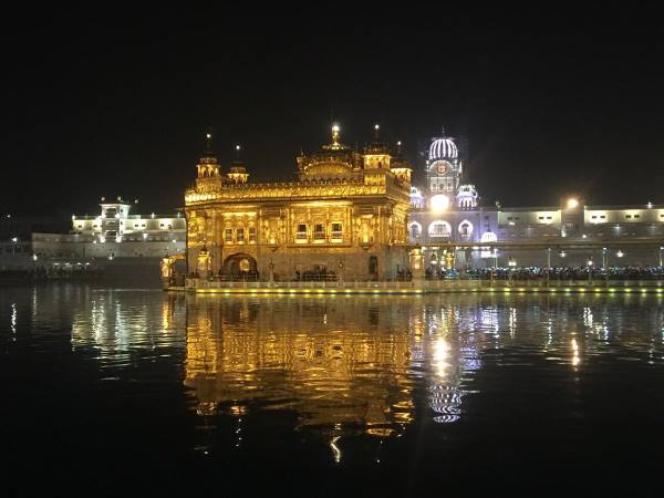 यूं सजा है स्वर्ण मंदिर