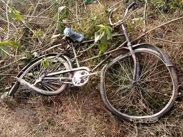 Two people killed when uncontrolled tractor hit them in Kannauj Two people killed when uncontrolled tractor hit them in Kannauj