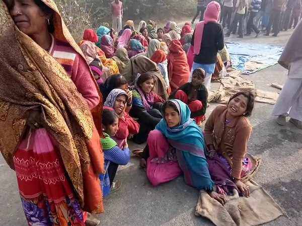 Two people killed when uncontrolled tractor hit them in Kannauj Two people killed when uncontrolled tractor hit them in Kannauj