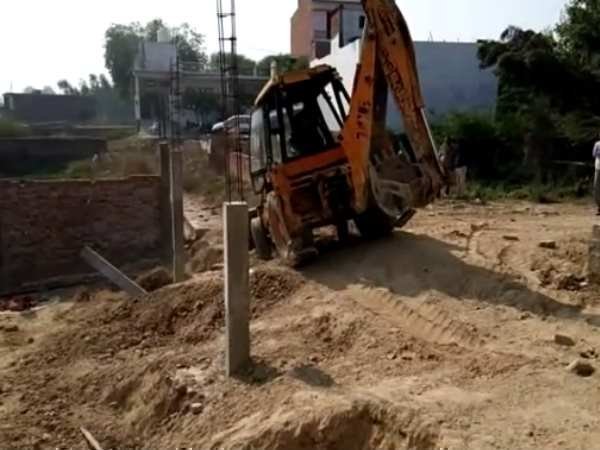 Bulldozer on govt land captured by Gayatri Prajapati