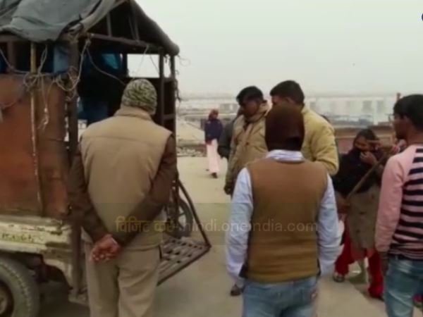 Dead bodies of mother and child found on ghat of Hapur, Uttar Pradesh.