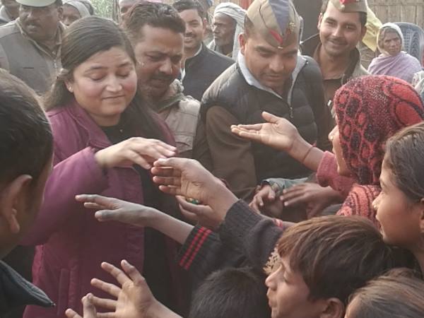 CO Shrestha Thakur celebrated Christmas with poor people