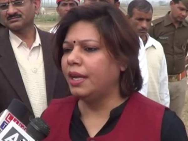 Hardoi DM took help of villagers for Gaushala for cows