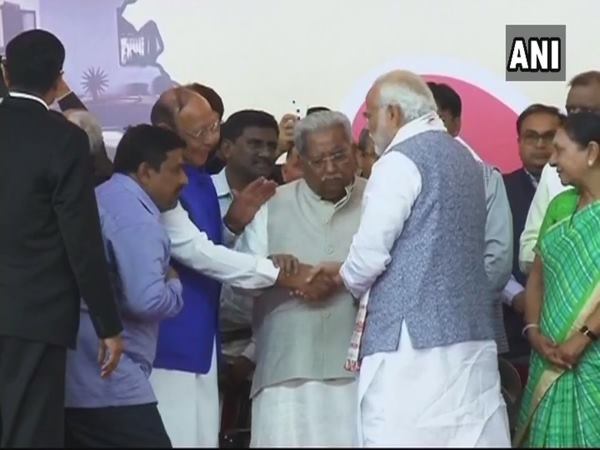 शपथ ग्रहण LIVE: विजय रूपाणी ने गुजरात के मुख्यमंत्री पद की ली शपथ