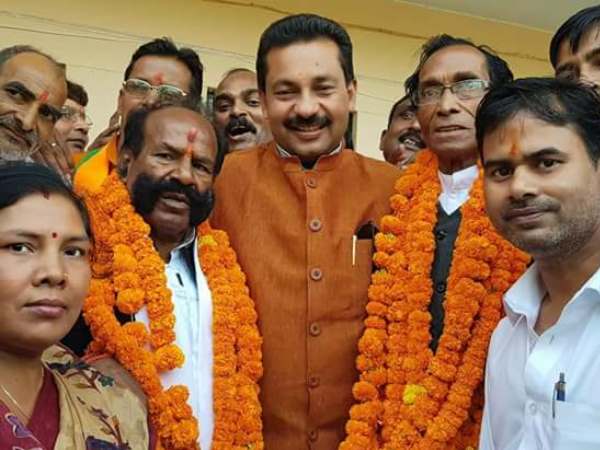 allahabad kaushambi bomb on nagar panchayat adhyaksh