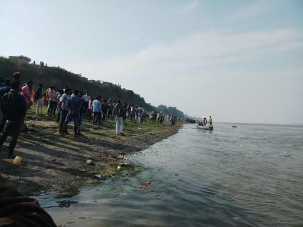 Two relatives drowned in river Ganga in Mirzapur Two relatives drowned in river Ganga in Mirzapur