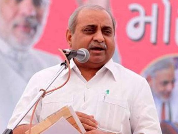 नितिन पेश से उद्योगपति हैं