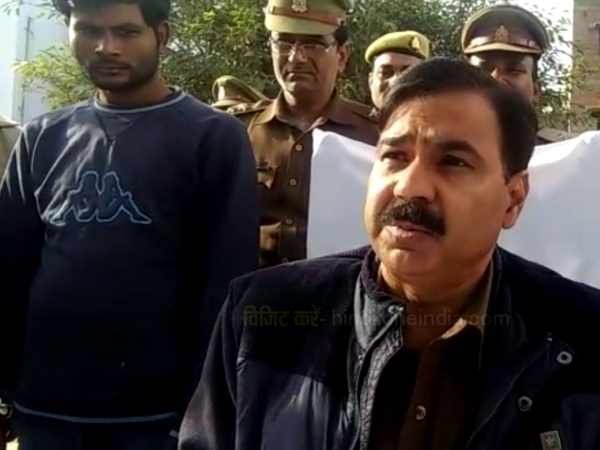 Confident servant of Doctor did theft of 5 lakh in Sambhal, Uttar Pradesh