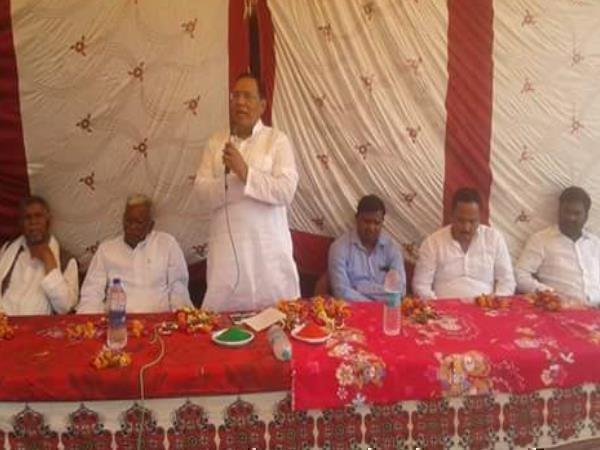 Former Director of UP Board and current SP MLC Vasudev Yadav, now trapped in illegal assets