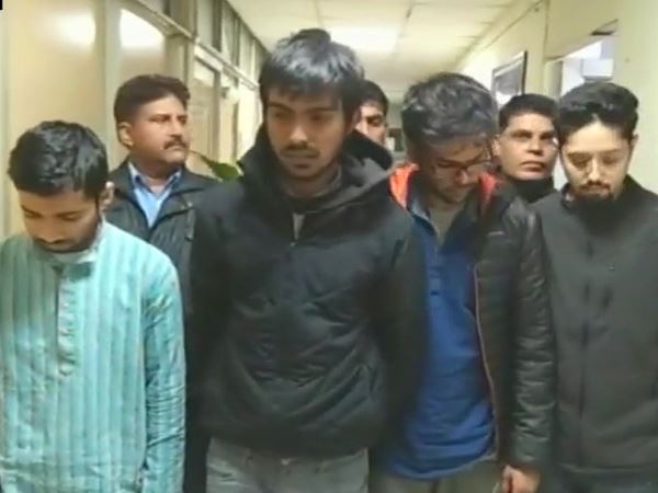 1.140 किलो गांजा के साथ 4 छात्र गिरफ्तार, NCB ने की कार्रवाई 1.140 किलो गांजा के साथ 4 छात्र गिरफ्तार, NCB ने की कार्रवाई