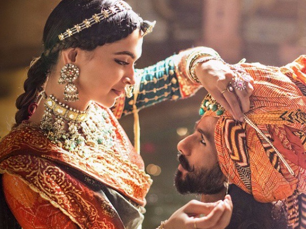 आखिर फिल्म की रिलीज को लेकर जल्दी क्यों? आखिर फिल्म की रिलीज को लेकर जल्दी क्यों?