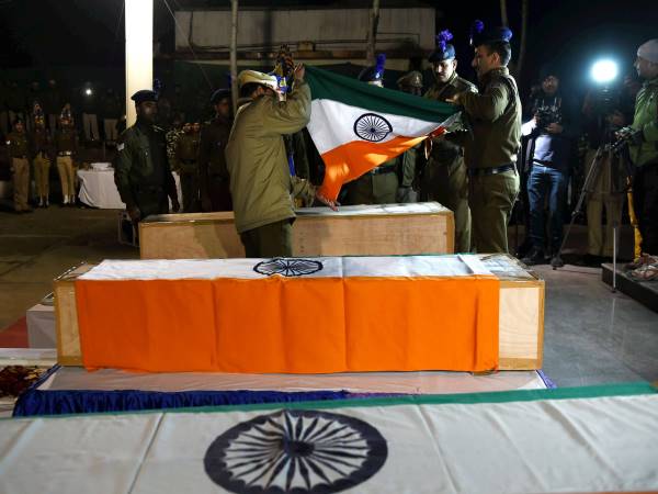 आतंकियों ने पहले ग्रेनेड से हमला किया
