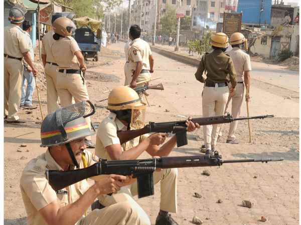 1 की मौत, 100 से ज्यादा हिरासत में 1 की मौत, 100 से ज्यादा हिरासत में