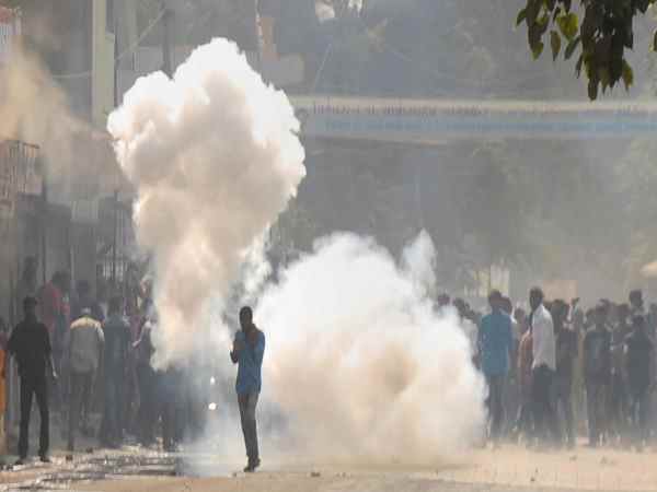 पूरे महाराष्ट्र में दिखा हिंसा का असर पूरे महाराष्ट्र में दिखा हिंसा का असर