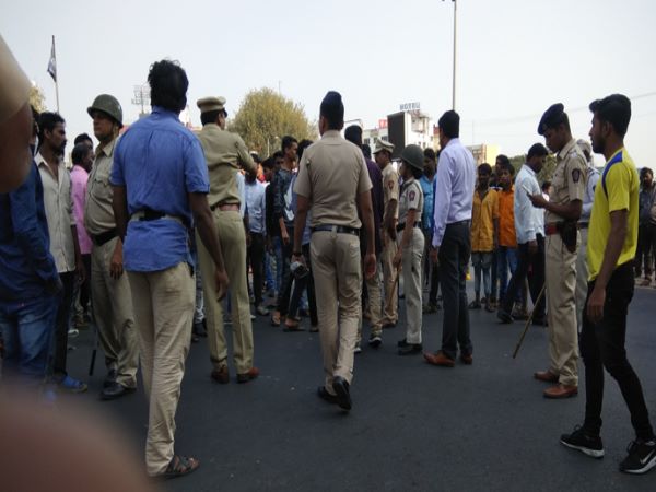 भिडे गुरुजी और एकबोटे के खिलाफ कई मामले दर्ज