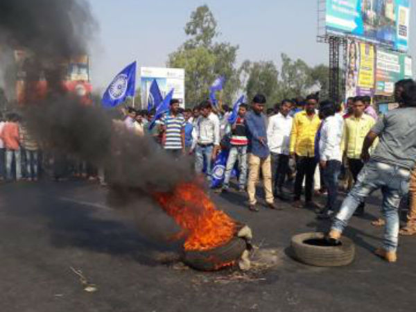  उग्र प्रदर्शन 