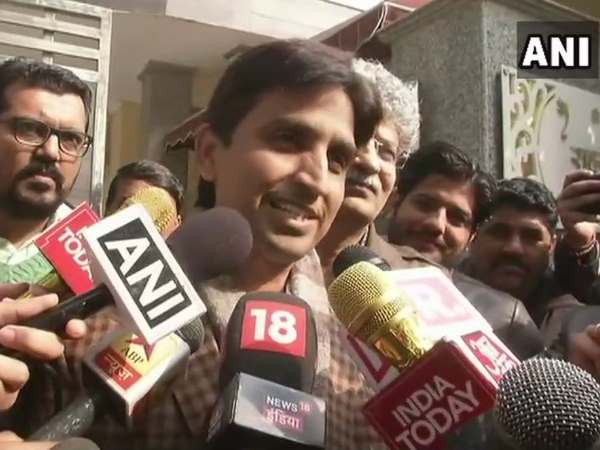 शहीदों के शव से छेड़छाड़ नहीं की जाती: कुमार विश्वास