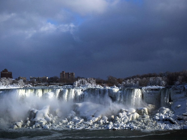 कम नहीं हुआ पर्यटकों का आना कम नहीं हुआ पर्यटकों का आना