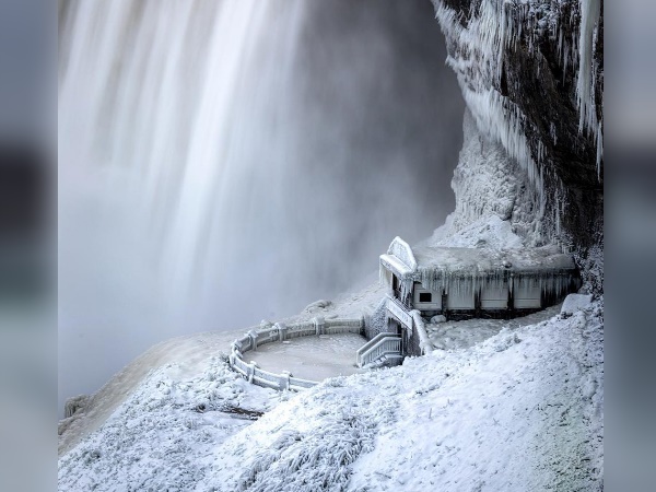 माइनस में पहुंच जाता है तापमान माइनस में पहुंच जाता है तापमान