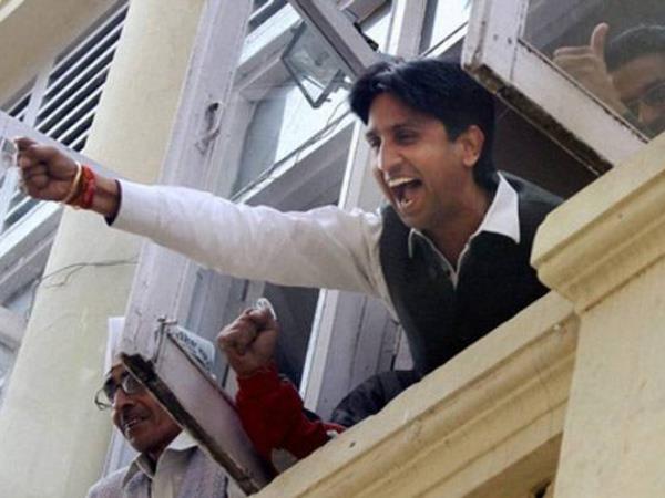 2011 में अन्ना आंदोलन से जुड़े विश्वास
